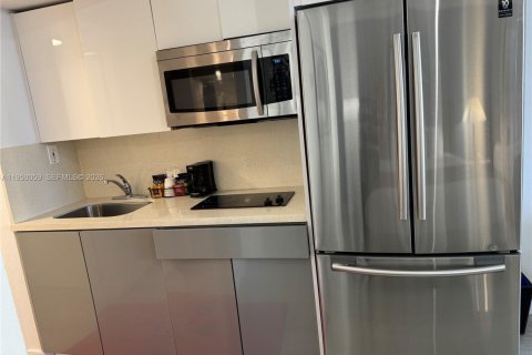 Condo in Sunny Isles Beach, Florida  № 2052851 - photo 7