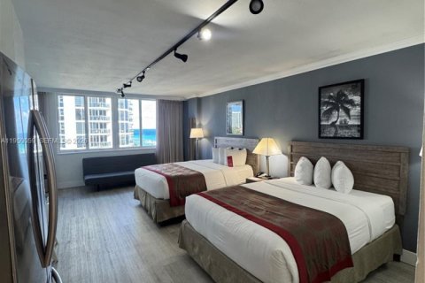 Condo in Sunny Isles Beach, Florida  № 2052851 - photo 4