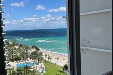 Condo in Sunny Isles Beach, Florida  № 2052851 - photo 8