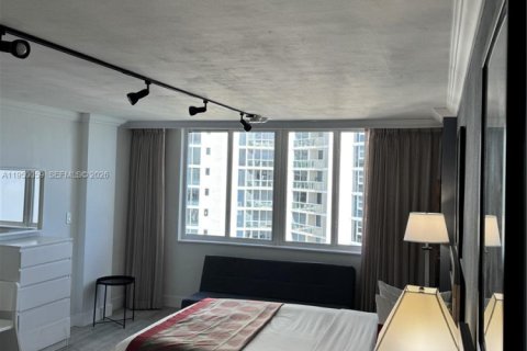 Condo in Sunny Isles Beach, Florida  № 2052851 - photo 3