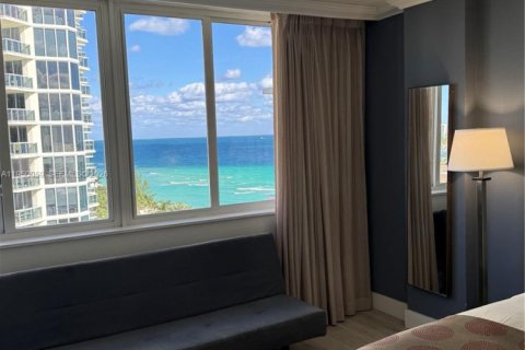 Studio in the Condo in Sunny Isles Beach, Florida  № 2052851