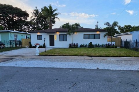 Villa ou maison à Miami, Floride 3 chambres № 2169289