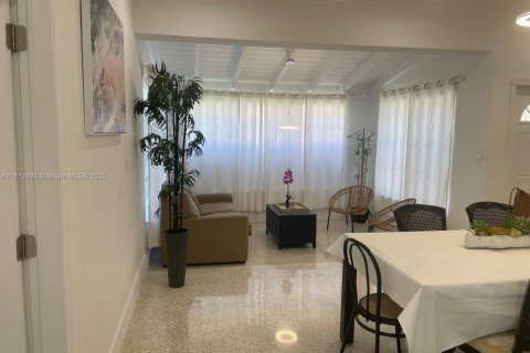 House in Hallandale Beach, Florida 3 bedrooms, 154.4 sq.m. № 1875206 - photo 20