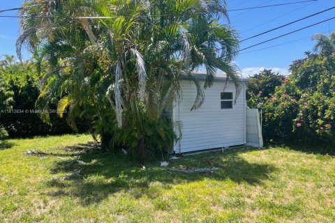 House in Hallandale Beach, Florida 3 bedrooms, 154.4 sq.m. № 1875206 - photo 14