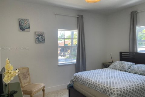 House in Hallandale Beach, Florida 3 bedrooms, 154.4 sq.m. № 1875206 - photo 10