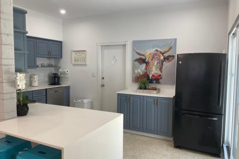 House in Hallandale Beach, Florida 3 bedrooms, 154.4 sq.m. № 1875206 - photo 18