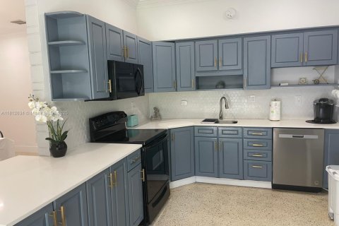 House in Hallandale Beach, Florida 3 bedrooms, 154.4 sq.m. № 1875206 - photo 3