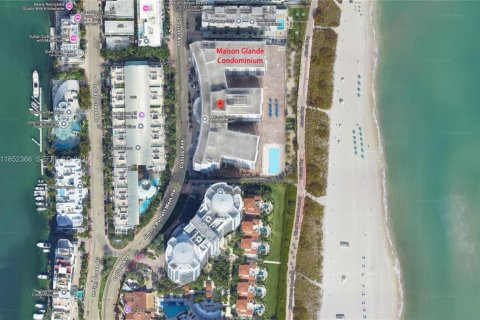 Condo in Miami Beach, Florida, 2 bedrooms  № 2059990 - photo 24