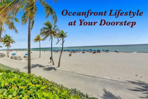 Condo in Hollywood, Florida, 2 bedrooms  № 2068940 - photo 14