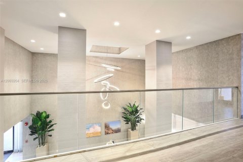 Condo in Hollywood, Florida, 2 bedrooms  № 2068940 - photo 2