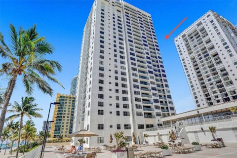 Condo in Hollywood, Florida, 2 bedrooms  № 2068940 - photo 20