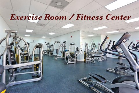 Condo in Hollywood, Florida, 2 bedrooms  № 2068940 - photo 11