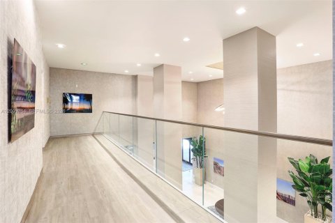 Condo in Hollywood, Florida, 2 bedrooms  № 2068940 - photo 3