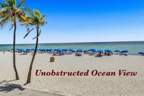 Condo in Hollywood, Florida, 2 bedrooms  № 2068940