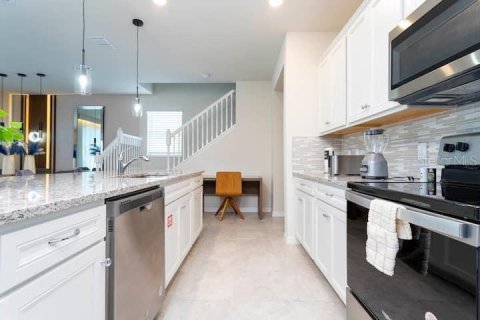 Townhouse in Davenport, Florida 5 bedrooms, 212.1 sq.m. № 1834792 - photo 7