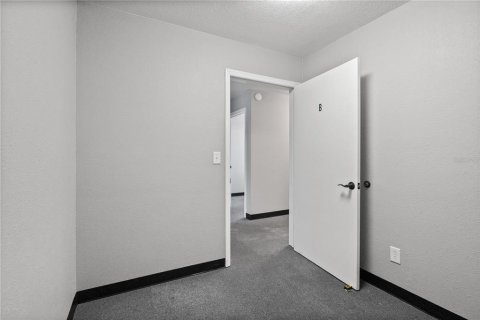 Immobilier commercial à louer à Clermont, Floride: 418.06 m2 № 2105416 - photo 6