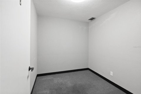 Immobilier commercial à louer à Clermont, Floride: 418.06 m2 № 2105416 - photo 5
