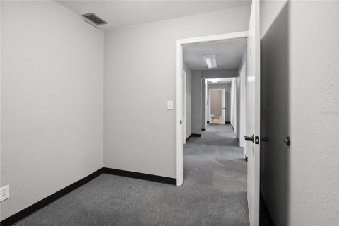 Immobilier commercial à louer à Clermont, Floride: 418.06 m2 № 2105416 - photo 7
