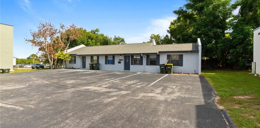 Immobilier commercial à Clermont, Floride 418.06 m2 № 2105416