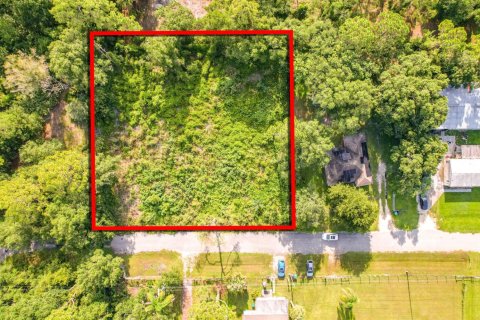Commercial property in Okeechobee, Florida № 2279022