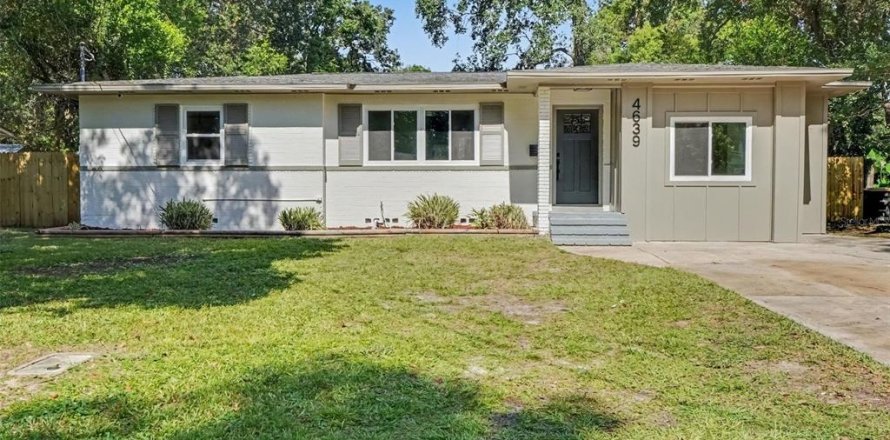 House in Jacksonville, Florida 3 bedrooms, 132.29 sq.m. № 2393508