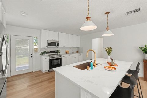 House in Jacksonville, Florida 3 bedrooms, 132.29 sq.m. № 2393508 - photo 7