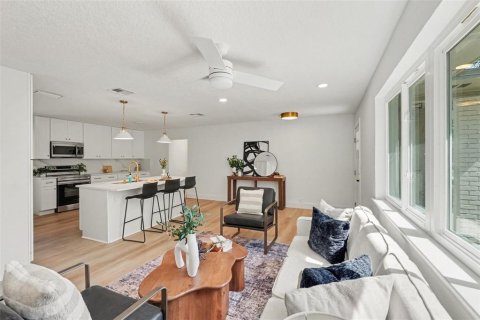 House in Jacksonville, Florida 3 bedrooms, 132.29 sq.m. № 2393508 - photo 3