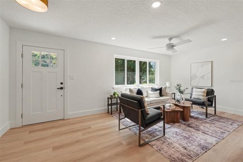House in Jacksonville, Florida 3 bedrooms, 132.29 sq.m. № 2393508 - photo 2