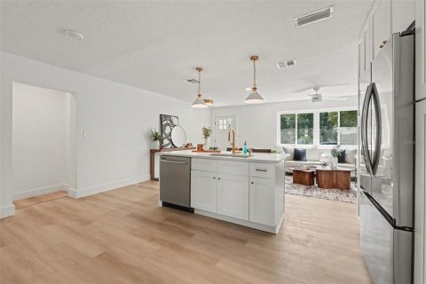 House in Jacksonville, Florida 3 bedrooms, 132.29 sq.m. № 2393508 - photo 6