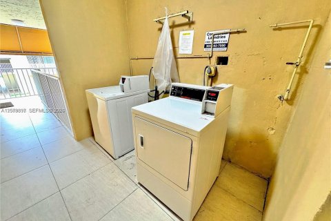 Copropriété à louer à Doral, Floride: 1 chambre, 72.46 m2 № 2368035 - photo 4