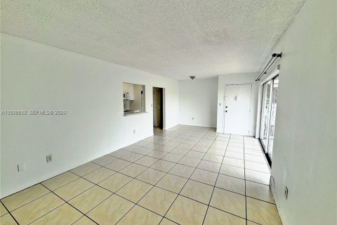 Copropriété à louer à Doral, Floride: 1 chambre, 72.46 m2 № 2368035 - photo 10