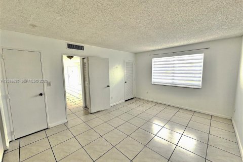 Copropriété à louer à Doral, Floride: 1 chambre, 72.46 m2 № 2368035 - photo 9