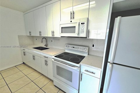 Condo à Doral, Floride, 1 chambre  № 2368035