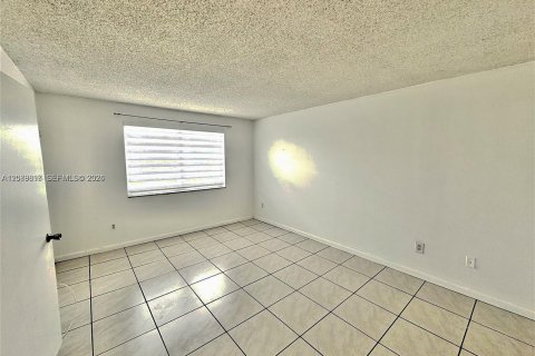 Copropriété à louer à Doral, Floride: 1 chambre, 72.46 m2 № 2368035 - photo 6