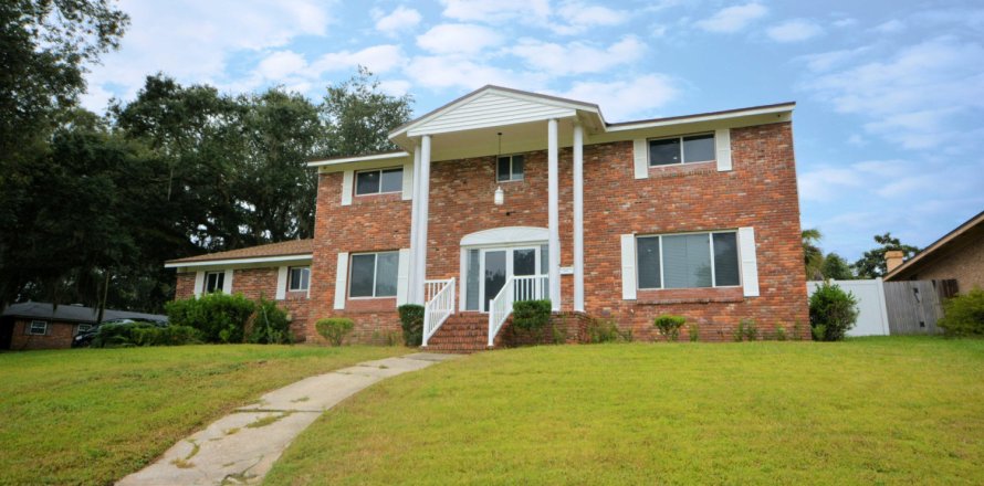 House in Jacksonville, Florida 5 bedrooms, 328.32 sq.m. № 769189