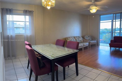 Купить кондоминиум в Норт-Майами-Бич, Флорида 2 спальни, 102.29м2, № 1960918 - фото 20