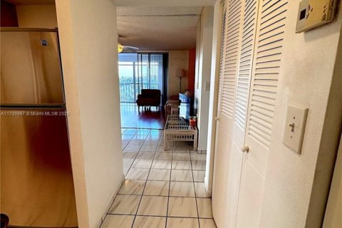 Купить кондоминиум в Норт-Майами-Бич, Флорида 2 спальни, 102.29м2, № 1960918 - фото 17