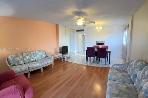 Купить кондоминиум в Норт-Майами-Бич, Флорида 2 спальни, 102.29м2, № 1960918 - фото 24