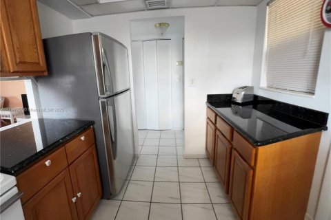 Купить кондоминиум в Норт-Майами-Бич, Флорида 2 спальни, 102.29м2, № 1960918 - фото 15