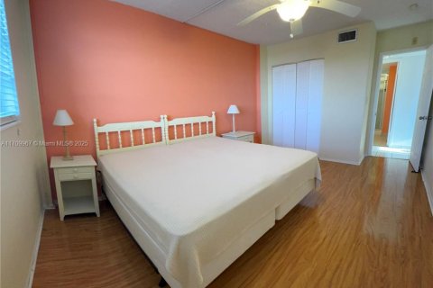 Купить кондоминиум в Норт-Майами-Бич, Флорида 2 спальни, 102.29м2, № 1960918 - фото 30