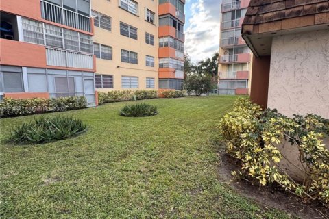 Купить кондоминиум в Норт-Майами-Бич, Флорида 2 спальни, 102.29м2, № 1960918 - фото 3