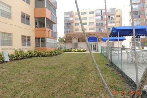 Купить кондоминиум в Норт-Майами-Бич, Флорида 2 спальни, 102.29м2, № 1960918 - фото 5