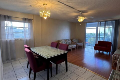 Купить кондоминиум в Норт-Майами-Бич, Флорида 2 спальни, 102.29м2, № 1960918 - фото 19