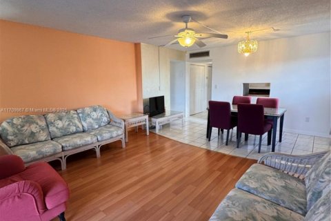 Купить кондоминиум в Норт-Майами-Бич, Флорида 2 спальни, 102.29м2, № 1960918 - фото 25