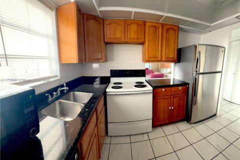 Купить кондоминиум в Норт-Майами-Бич, Флорида 2 спальни, 102.29м2, № 1960918 - фото 12