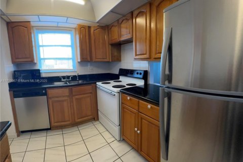 Купить кондоминиум в Норт-Майами-Бич, Флорида 2 спальни, 102.29м2, № 1960918 - фото 13