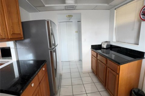 Купить кондоминиум в Норт-Майами-Бич, Флорида 2 спальни, 102.29м2, № 1960918 - фото 16