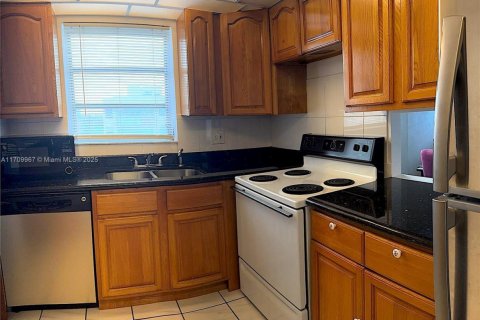 Купить кондоминиум в Норт-Майами-Бич, Флорида 2 спальни, 102.29м2, № 1960918 - фото 14