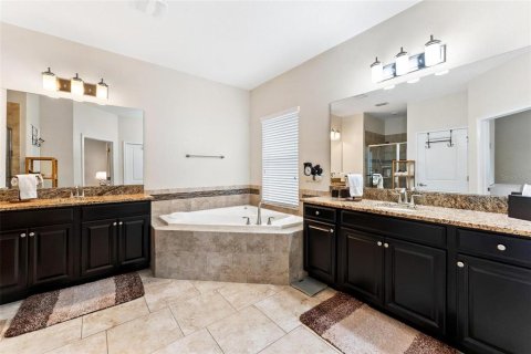 House in STOREY LAKE in Kissimmee, Florida 5 bedrooms, 358.88 sq.m. № 1568598 - photo 25