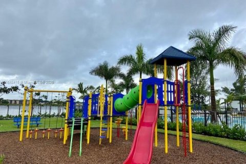 Купить таунхаус в Майами, Флорида 3 спальни, 128.02м2, № 2089164 - фото 26